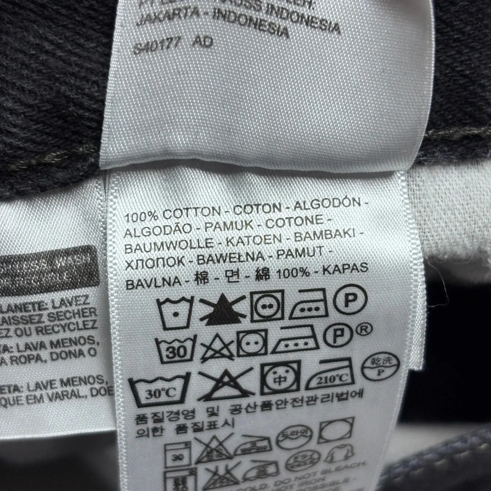 Levis color material structured
